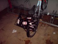 Bier im Kinderfahrradkorb