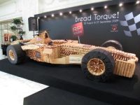 Formel 1 Auto aus Brötchen