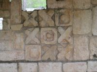 Tic Tac Toe in Stein gemeisselt