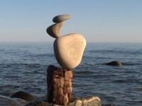 Balanceakt Stein auf Stein