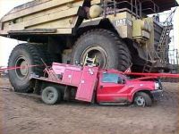 Auto gegen Bulldozer
