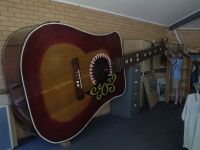 Große Gitarre
