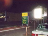 Frech an der Tankstelle