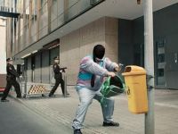 Überfall des Mülleimers