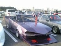 Lustiges lila Auto