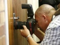 Spion mit kleiner Kamera