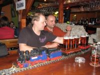 Das Bier kommt mit dem Zug