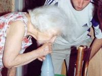 Oma raucht