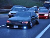 Extreme Radstellung an getuntem Wagen